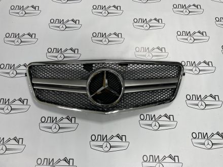 Решетка радиатора AMG W212 серая